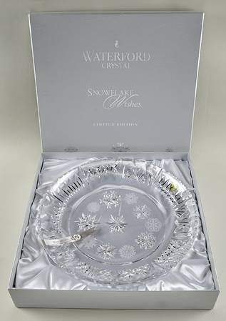 Snowflake Wishes (Boxed) 13" Round Platter w/Charm