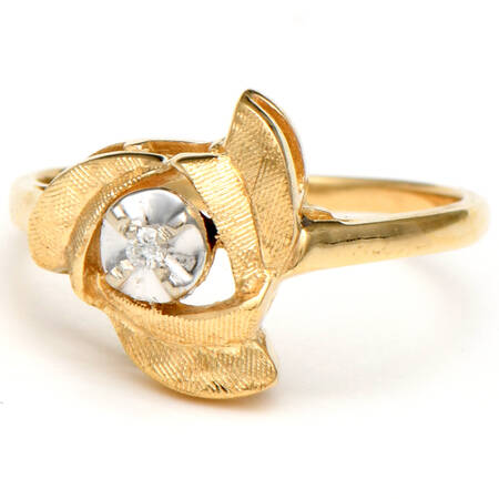 14KYW Vintage Diamond Accent Swirl Ring