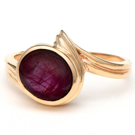 14KY Rhodolite Garnet (3.10) Cabochon Ring
