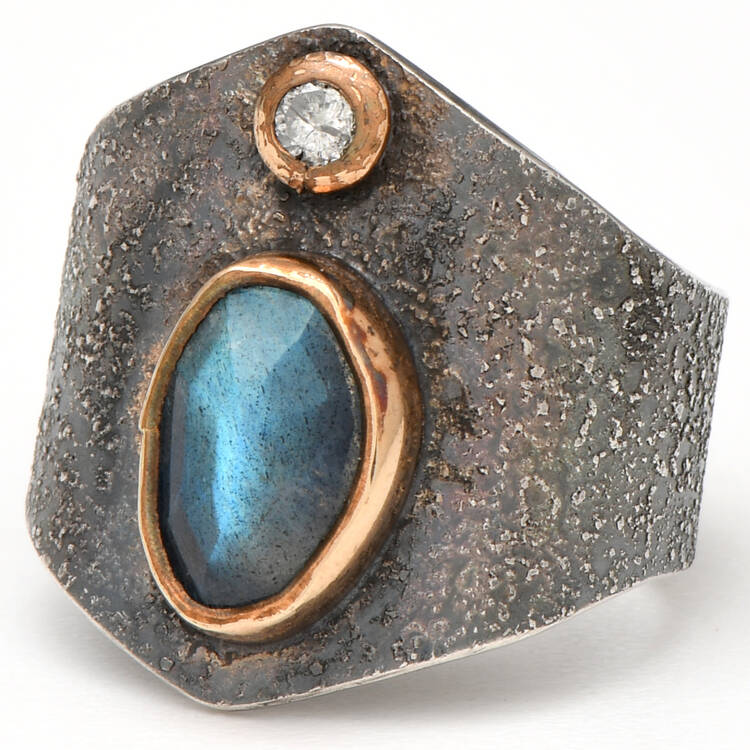 Artisan SS/9KR Labradorite & Diamond (0.06) Textured Band Ring