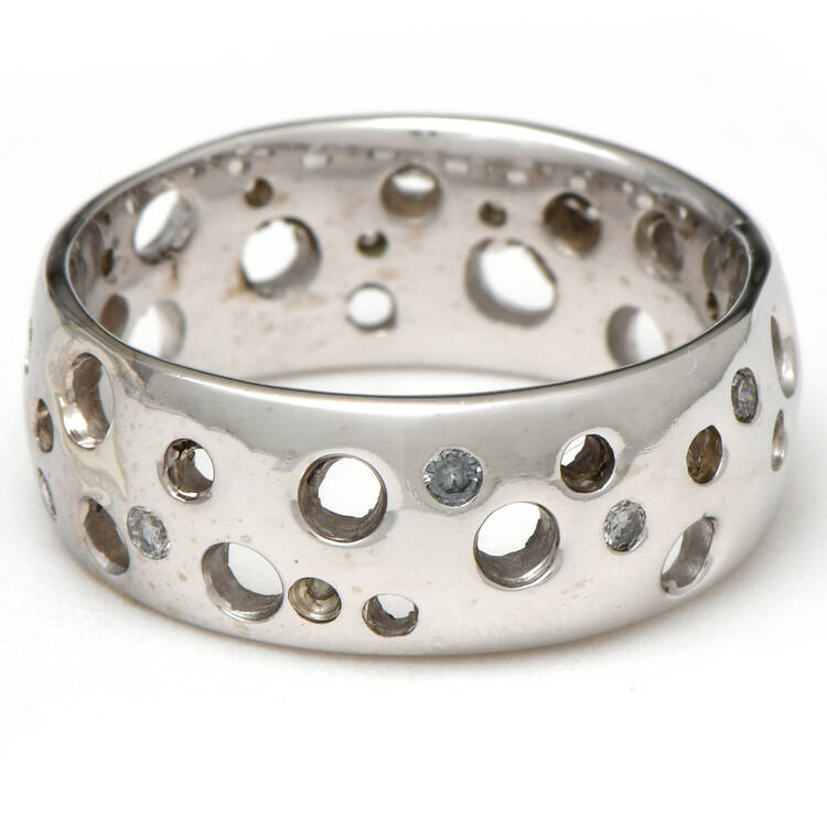 14KW Diamond (0.20) Scatter Band Ring