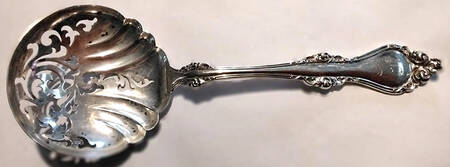Lorraine (Sterling, 1904, No Monograms) Large Pierced Pea Serving Spoon