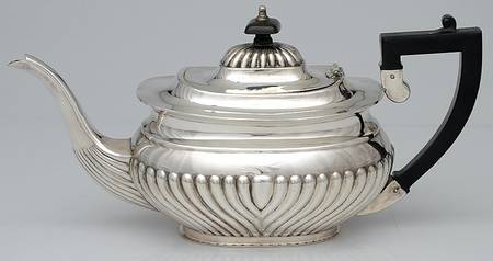 02000 (Silverplate, Hollowware) Teapot by Cheltenham & Co Ltd