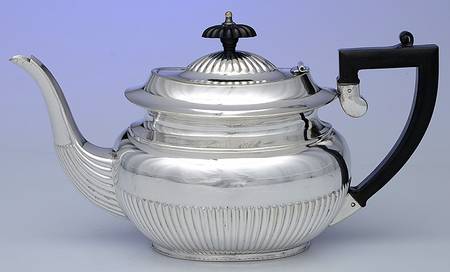 02021 (Silverplate, Hollowware) Teapot by Cheltenham & Co Ltd