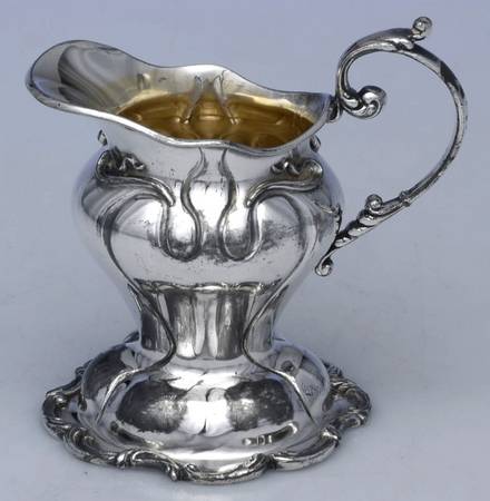 01606 (Silverplate, Hollowware) Silverplate Mini Creamer