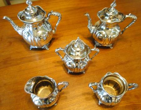 1682 (Silverplate, Hollowware) 5-Piece Plated Tea Set (with Waste)