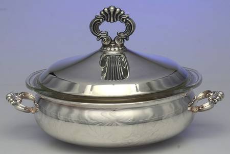 1543 (Silverplate, Hollowware) 3.5 Qt Round Covered Casserole w/Glass Liner