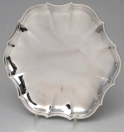 670 (Silverplate, Hollowware) 11" Sandwich Plate