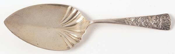 Chrysanthemum (Sterling, 1885) Small Solid Pie Knife