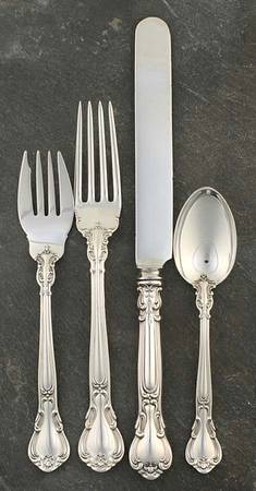 Chantilly (Sterling, 1895, Lion-Anchor-G, No Mono) 4 Piece Dinner Size Setting