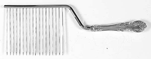 Melrose (Sterling, 1948, No Monograms) Cake Breaker with Silverplate Prongs