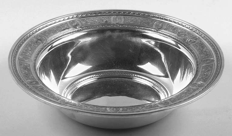 Wedgwood (Sterling, Hollowware, Geometric Base) 10" Round Vegetable Bowl