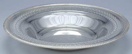4335 (Silverplate, Hollowware) 12" Round Pierced Vegetable Bowl