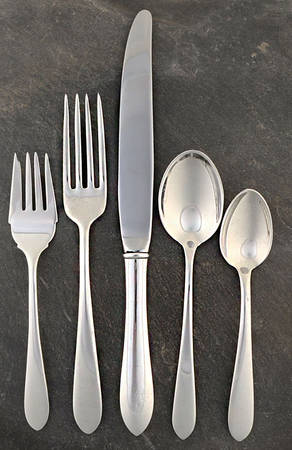 Plain Antique (Silverplate, 1980) 5 Piece Place Setting