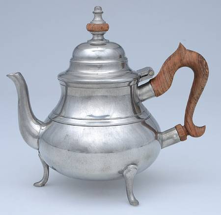 Williamsburg (Pewter, Hollowware) Brown Handle Coffee Pot