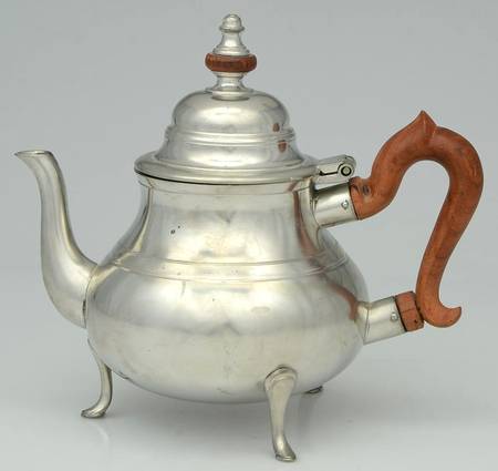 Williamsburg (Pewter, Hollowware) Brown Handle Coffee Pot