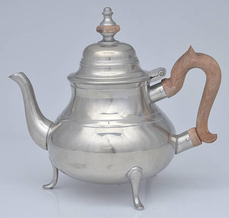 Williamsburg (Pewter, Hollowware) Brown Handle Teapot