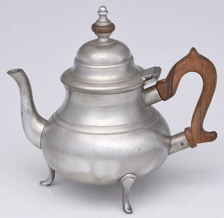 Williamsburg (Pewter, Hollowware) Brown Handle Coffee Pot