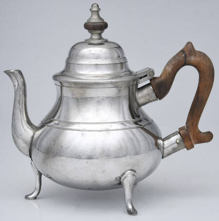 Williamsburg (Pewter, Hollowware) Brown Handle Coffee Pot