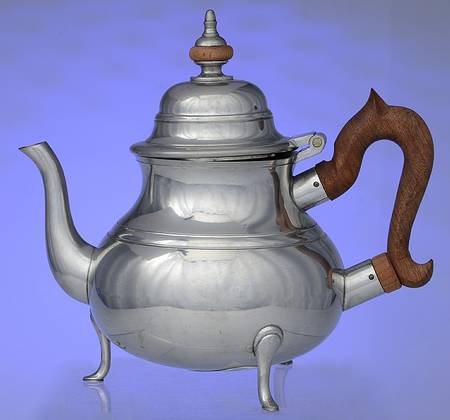 Williamsburg (Pewter, Hollowware) Brown Handle Coffee Pot