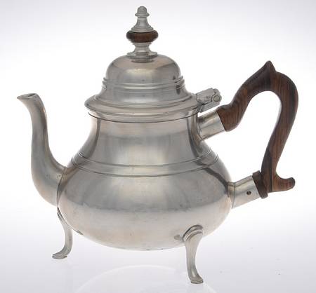 Williamsburg (Pewter, Hollowware) Brown Handle Coffee Pot