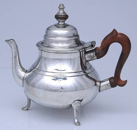 Williamsburg (Pewter, Hollowware) Brown Handle Coffee Pot