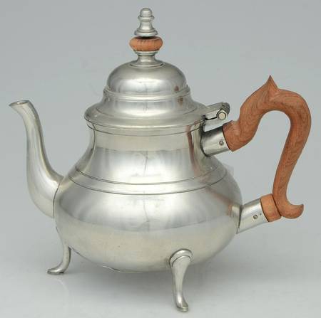 Williamsburg (Pewter, Hollowware) Brown Handle Coffee Pot