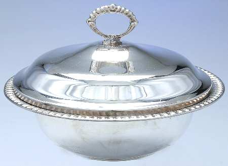 LEO15 (Silverplate, Hollowware) 1.5 Qt Round Covered Casserole W/Glass Liner