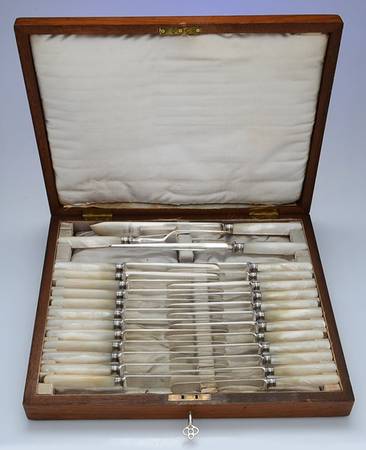 Pearl Handle11 (Sliverplate) by Meriden Cutlery Co