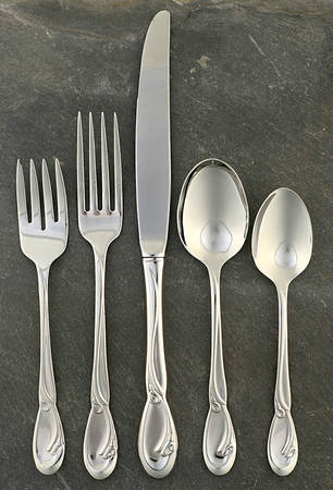 Calla Lily (Stainless) 5 Piece Place Setting