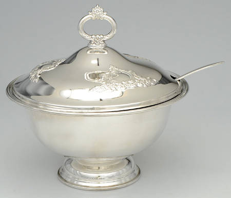 Castle Court (Silverplate, Hollowware) Tureen W/Lid & Ladle