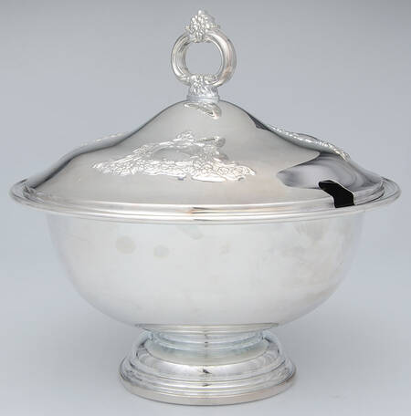 Castle Court (Silverplate, Hollowware) Tureen & Lid