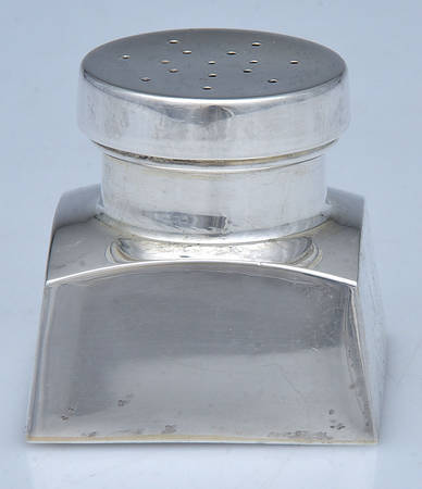 George Washington Reproduction (Strlg, Hlwr) Individual Salt Shaker