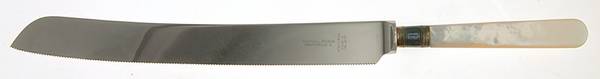 Victoria(Silverplate, Pearlhdl, Less Design Band) Bread Knife with Stainless Blade