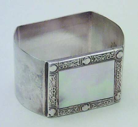 Victoria(Silverplate, Pearlhdl, More Design Band) Silverplate Napkin Ring