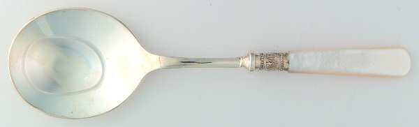 Victoria(Silverplate, Pearlhdl, More Design Band) Fruit Server with Stainless Bowl
