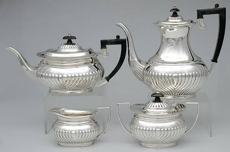 8000 (Silverplate, Hollowware) (4 Piece) Silverplate Tea Set