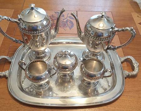 Sdn23 (Silverplate, Hollowware) 5-Piece Silverplate Tea Set (with Tray) by Sheridan Silver Co