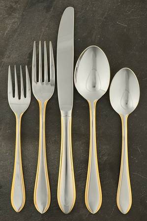 Newbury Thread Gold (Stainless) 5 Piece Place Setting