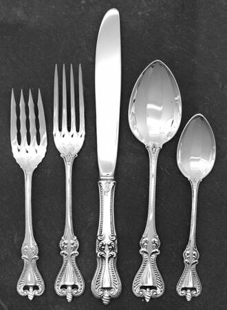 Old Colonial (Sterling, 1895, No Monograms) 40 Piece Estate Set