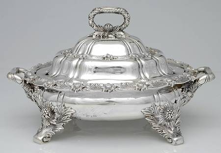 Chrysanthemum (Strl, 1880, Hlwr, 925-1000, FloralEdge) 14" Oval Footed Entree Server & Lid