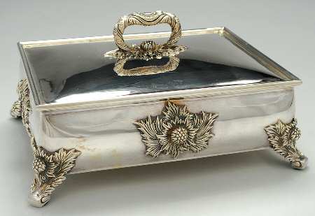 Chrysanthemum (Strl, 1880, Hlwr, 925-1000, FloralEdge) Presentation Case