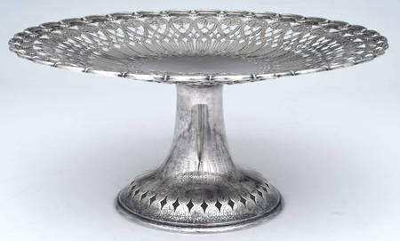 English King (9579, Sterling, Hollowware) 12" Diameter Pedestal Cake Stand