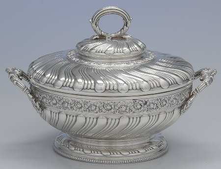 Wave Edge (Sterling, 1884, Waves, Hollowware) 1 Quart Round Covered Casserole