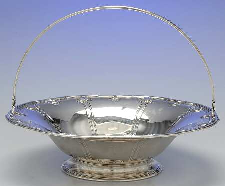 Shell & Thread (Sterling, Hollowware) 11" Round Handled Pedestal Basket