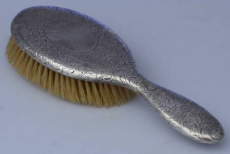 8686 (Sterling, Hollowware) Hair Brush