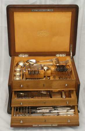 VCB1 (116 Piece Set) Serving/Place with Wood Chest