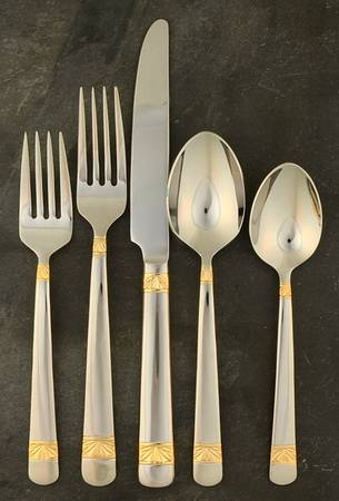 Wicklow Gold (Stainless, Gold Acct) 5 Piece Place Setting