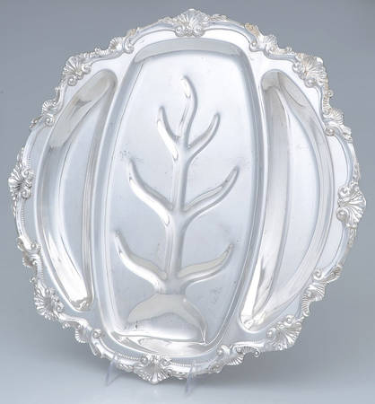Chippendale (Silverplate, Hollowware) Medium Plated Footed Meat Platter with Well