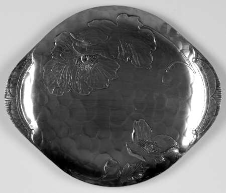 560 (Aluminum, Hollowware) by Wendell August